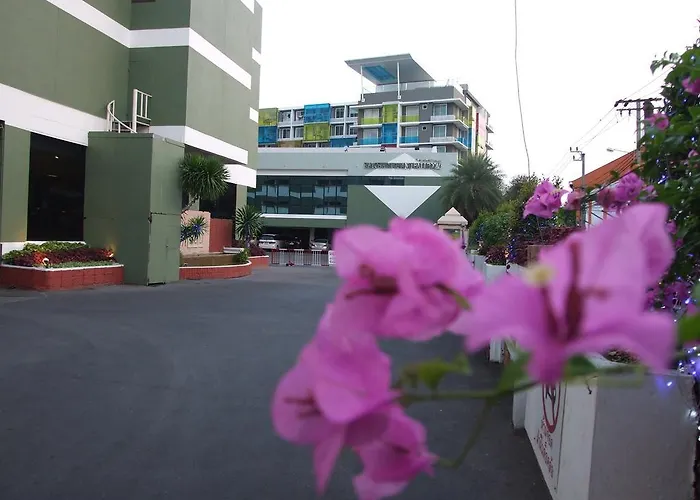 Ratchada Hotel 3*
