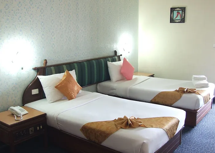 Ratchada Hotel 3*