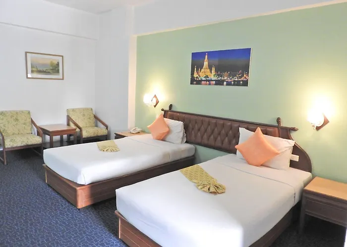 Hotel Ratchada 3*