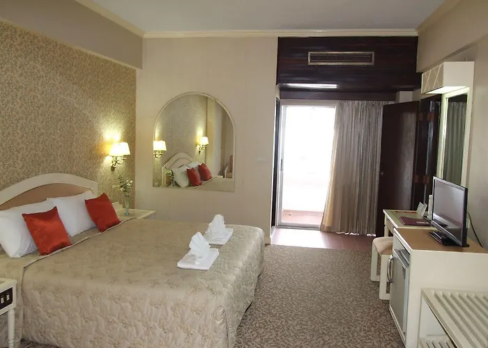 Ratchada Hotel 3*